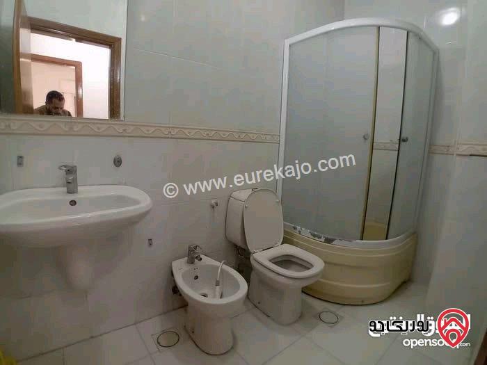 شقة فارغة للإيجار في عمان- خلدا مساحة 220م + 85م طابق شبه أرضي مع ترس و مدخل 