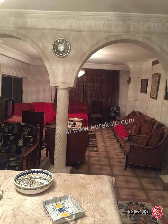 شقة طابق ثالث مع روف وسطح كامل مساحة 397م للبيع في عمان - ضاحية الرشيد