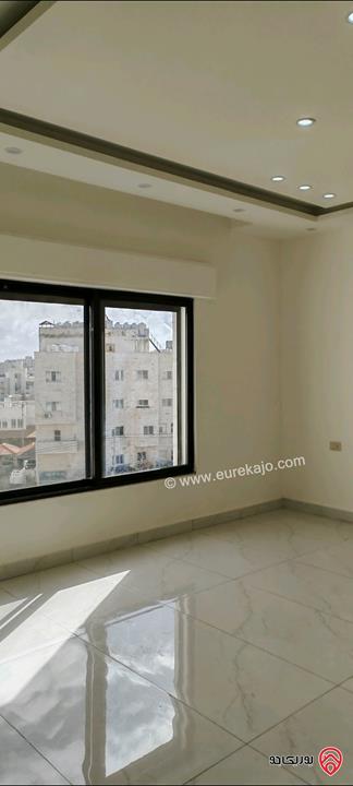 شقة جديدة مساحة 165م دوبلكس للبيع في عمان - الجبيهة شارع الاردن حي الديوان