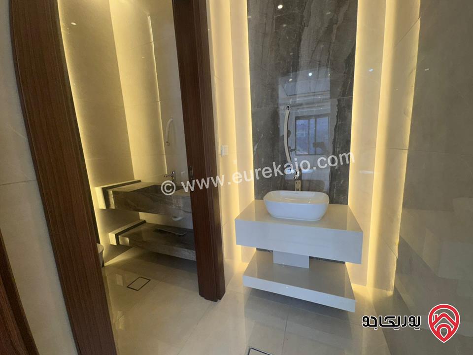 شقة للبيع في عمان - دابوق طابق ارضي مساحة البناء 185م و الترس 35م موقع مميز