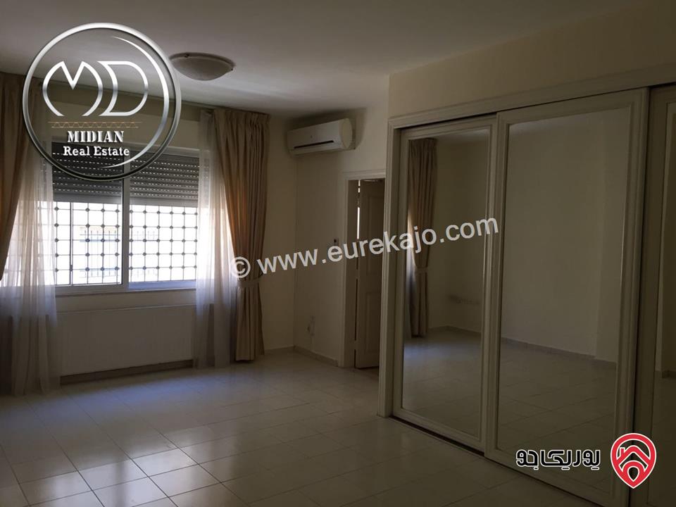 شقة ارضية طابقية فارغة للايجار في عمان - عبدون مساحة 300م مع ترس و حديقة 150م اطلالة جميلة