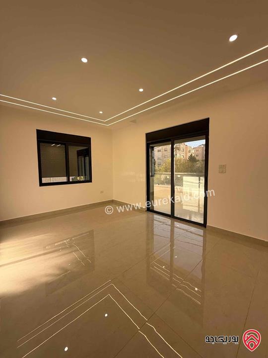 شقة طابق ارضي مساحة 145م مع ترس 80م سوبر ديلوكس للبيع في عمان - ضاحية الياسمين 