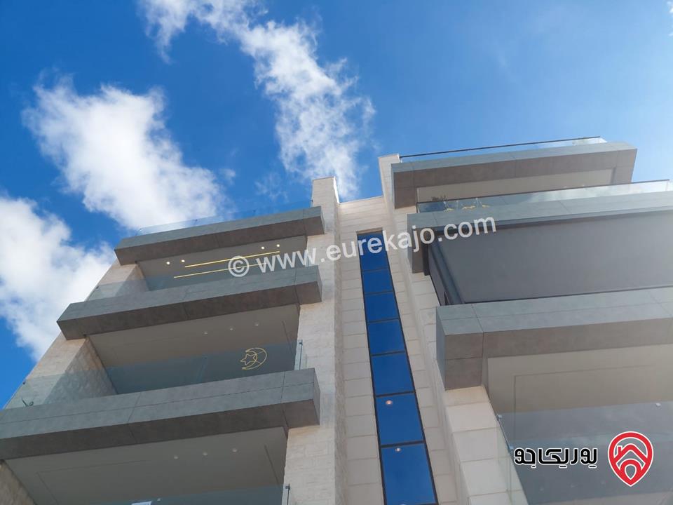 شقة ارضية مساحة 250م داخلي و 230م خارجي للبيع مفروشة في عمان - ام السماق 