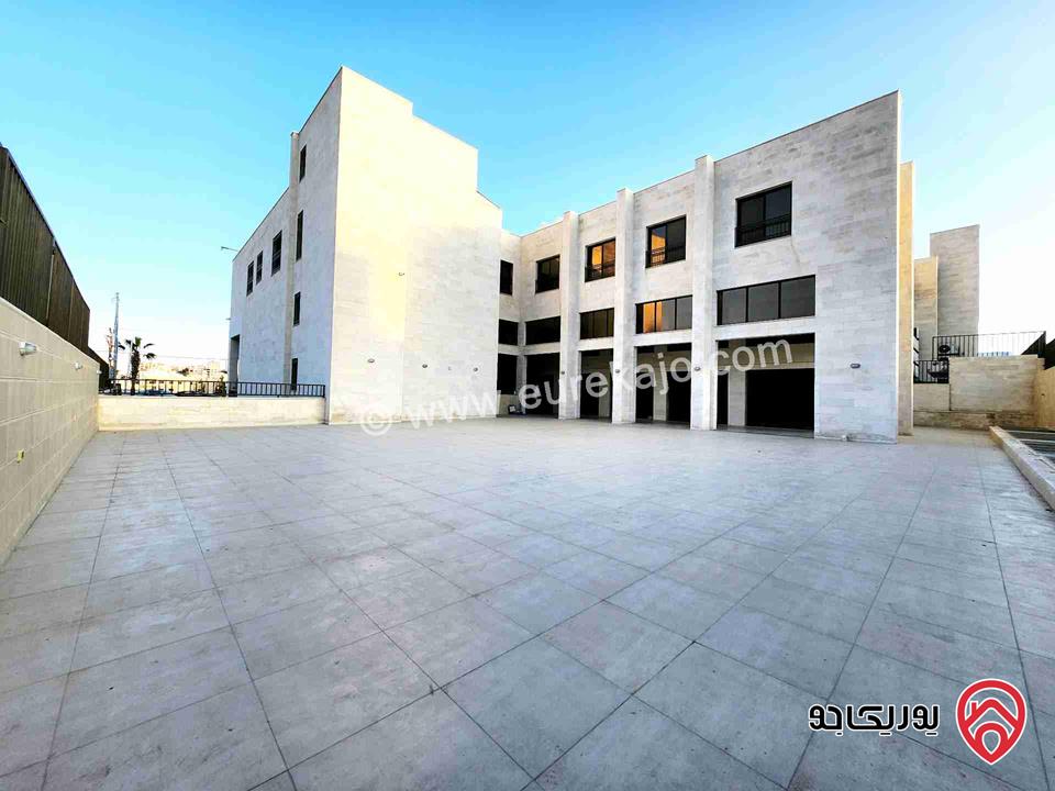 محلات تجارية داخلية مساحة 440 م مع ساحة مطلة للإيجار في عمان - شفا بدران 