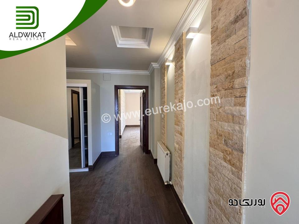 شقة طابق ثاني طابقية للبيع في عمان - دير غبار مساحة 265م ومساحة الترس 10م موقع اطلالة