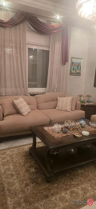 شقة أرضية مساحة 300م داخلي و 170م خارجي للبيع في عمان - ام اذينة