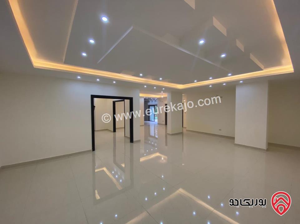 شقة تسوية طابقية مساحة 270م داخلي و 50م خارجي للإيجار في عمان - دير غبار