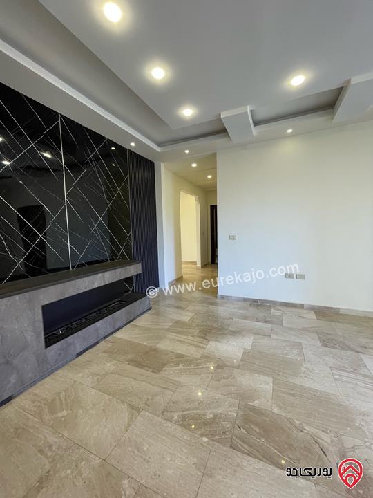 شقة فارغة مساحة 200م داخلي و 50م خارجي للإيجار في عمان - خلدا