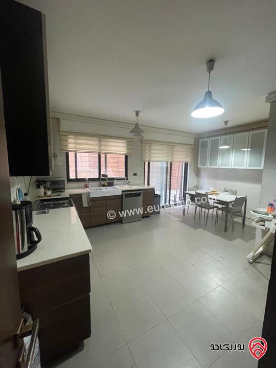 شقة شبه أرضية مساحة 245م داخلي و 250م خارجي للبيع في عمان - عبدون