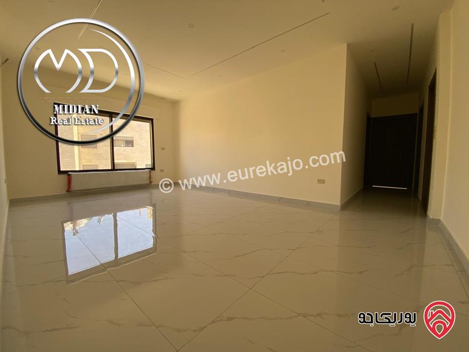 شقة ارضية للبيع في عمان - ضاحية الرشيد مساحة 210م مع ترس 40م تشطيبات و ديكورات عصرية فاخرة جديدة لم تسكن