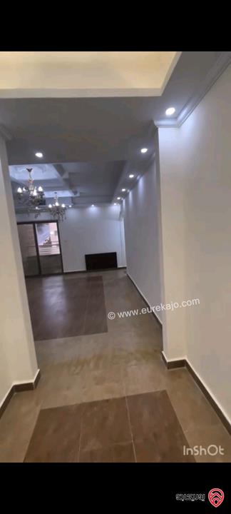 شقة طابق ثالث مساحة 210م مع روف 100م للبيع في عمان - الجبيهة ام زويتينه