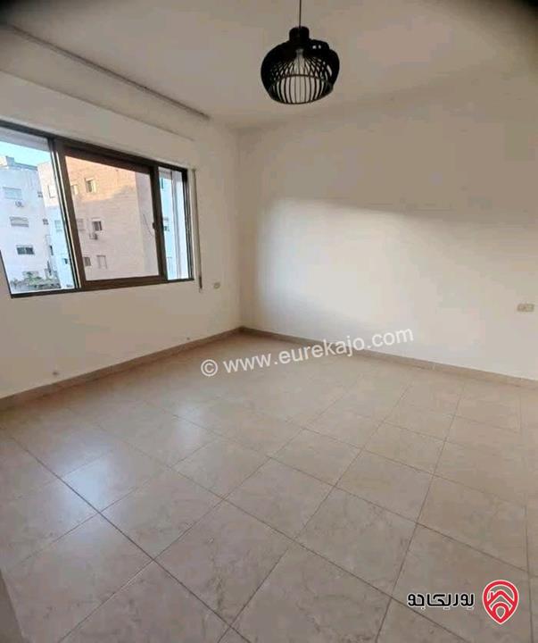 شقة فارغة مساحة 130م طابق ثالث للايجار في عمان - خلدا