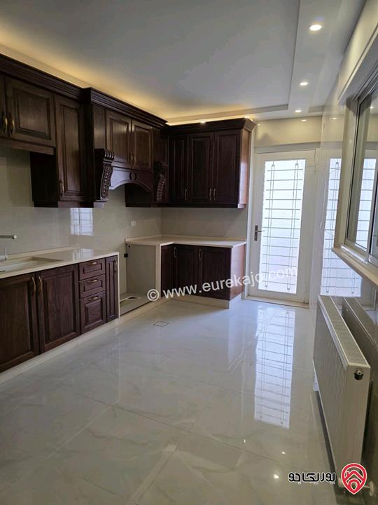 فيلا مساحة 300م على أرض 500م للايجار في عمان - أم السماق خلف مجع جبر بالقرب من نادي فتنس 