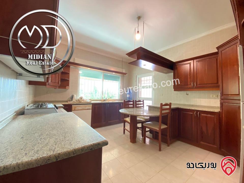 شقة ارضية للبيع في عمان - خلدا مساحة 195م مع ترس و حديقة 250م تشطيبات ديكورات سوبر ديلوكس بسعر مميز