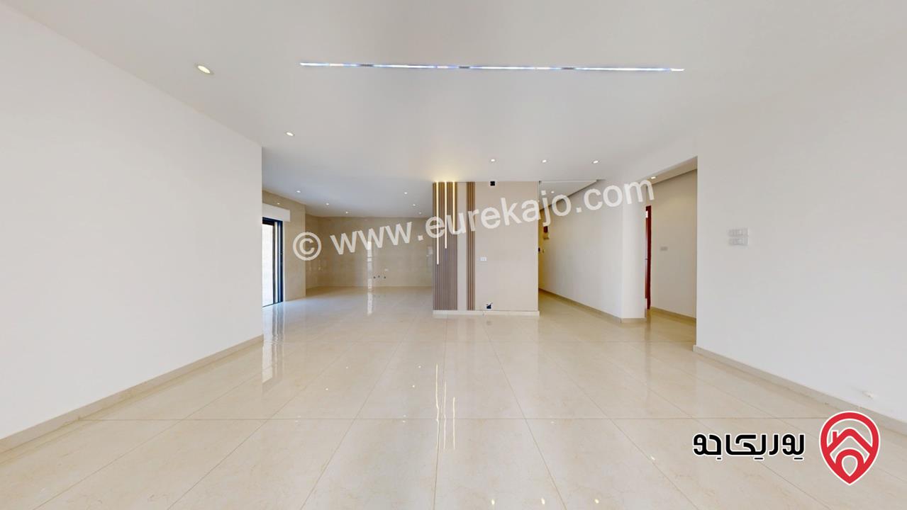 شقة طابق ارضي مساحة 184 م مع كراج و مدخل مستقل للبيع في عمان - الجبيهة حي المنصور 