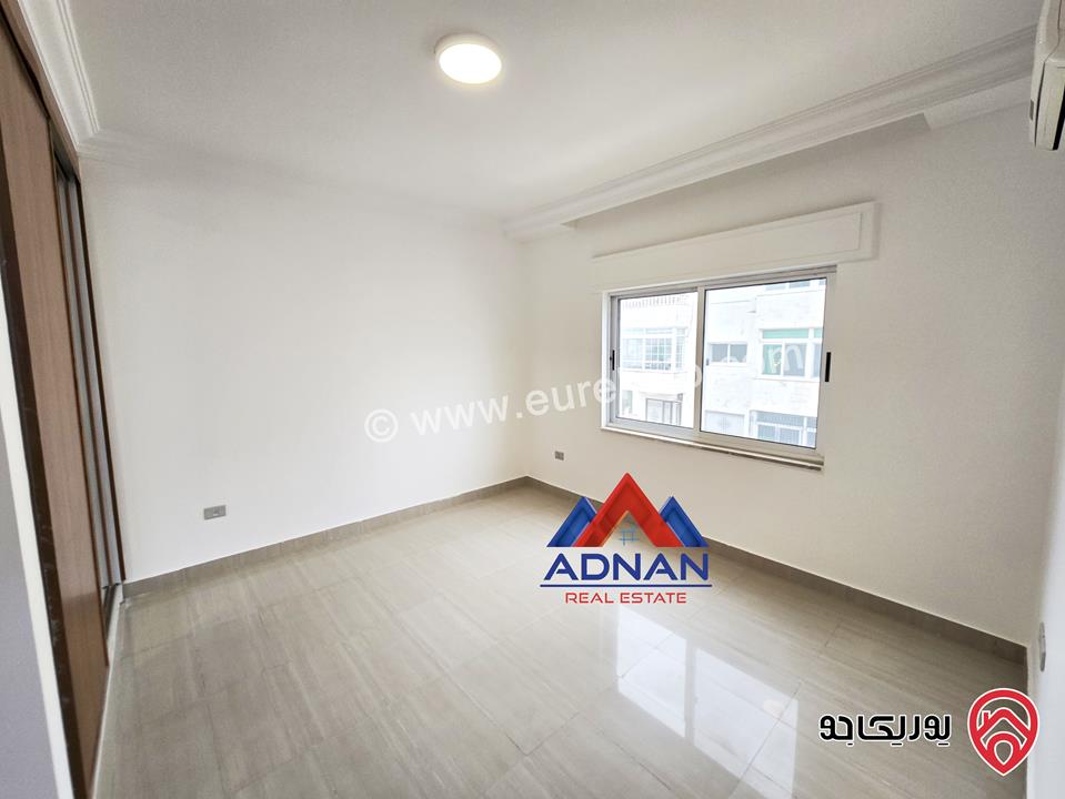 شقة طابقية مساحة 366 متر طابق ثاني للبيع في عمان - الصويفية