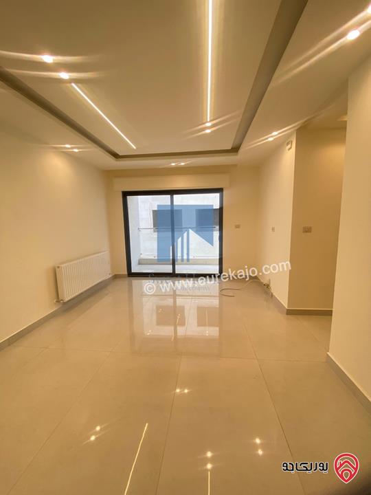 شقة أرضية فاخرة طابق ارضي معلق 90م تشطيب سوبر ديلوكس لم تسكن للبيع في عمان - أم أذينة