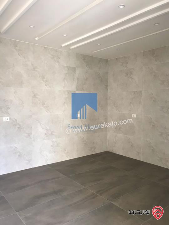 شقة طابقية فاخرة طابق اول مساحة 235م للبيع في عمان - الجندويل تشطيب سوبر ديلوكس لم تسكن