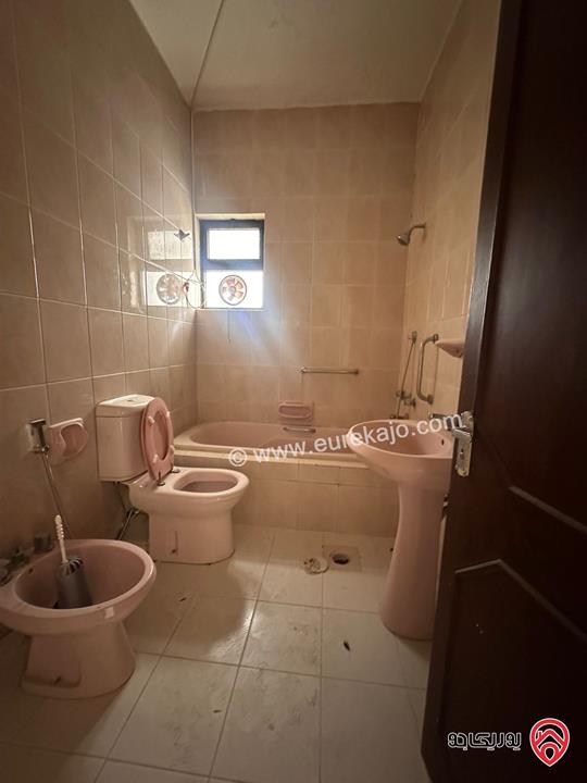 شقة طابق ثالث مساحة 300م للايجار في عمان - خلدا