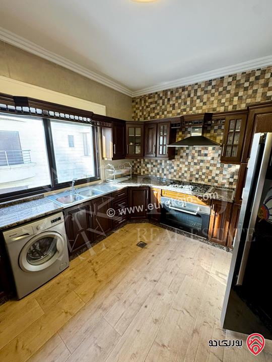 شقة طابق ثالث مساحة 175م للبيع في عمان - ام اذينة