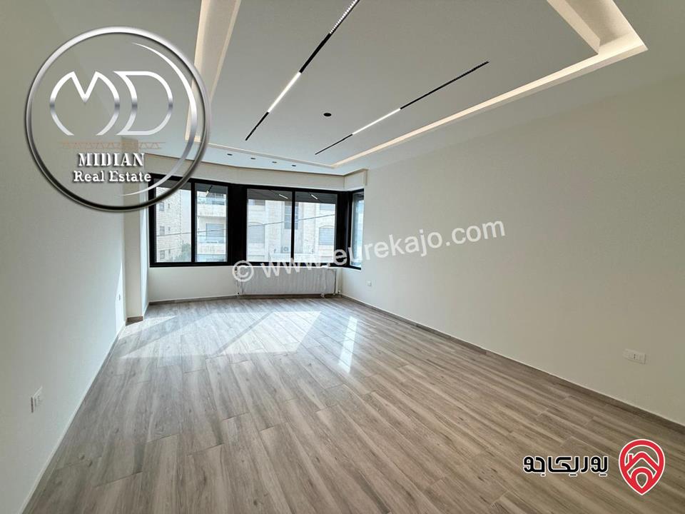 شقق شبه أرضي للبيع في عمان - حي الصحابة مساحات 220م & 240م مع تراسات و حدائق تشطيبات ديكورات فاخرة جديدة لم تسكن