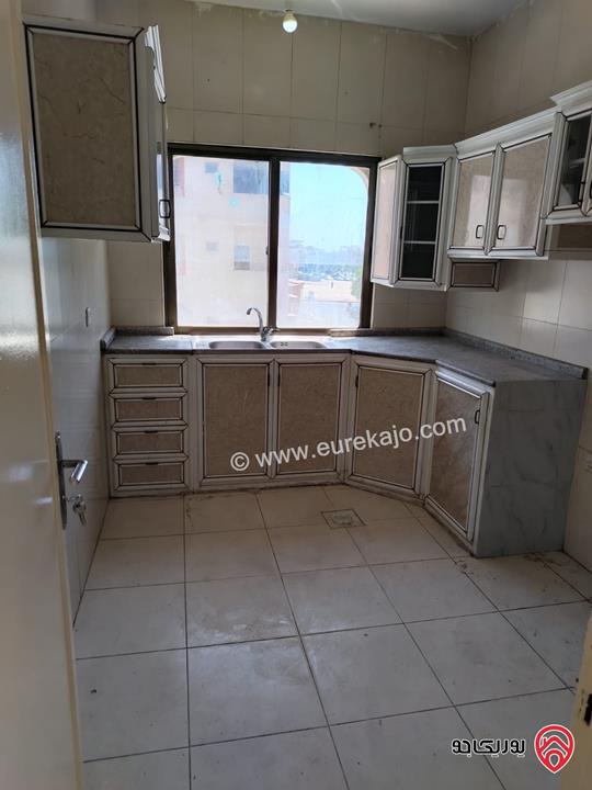 شقة طابق أول مساحة 100م للبيع في العقبة بسعر مميز 