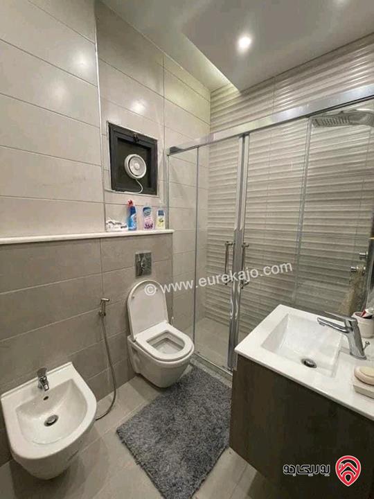 شقة أرضية مساحة 151م داخلي و 150م خارجي للبيع في عمان - قرب جامعة البتراء على شارع المطار