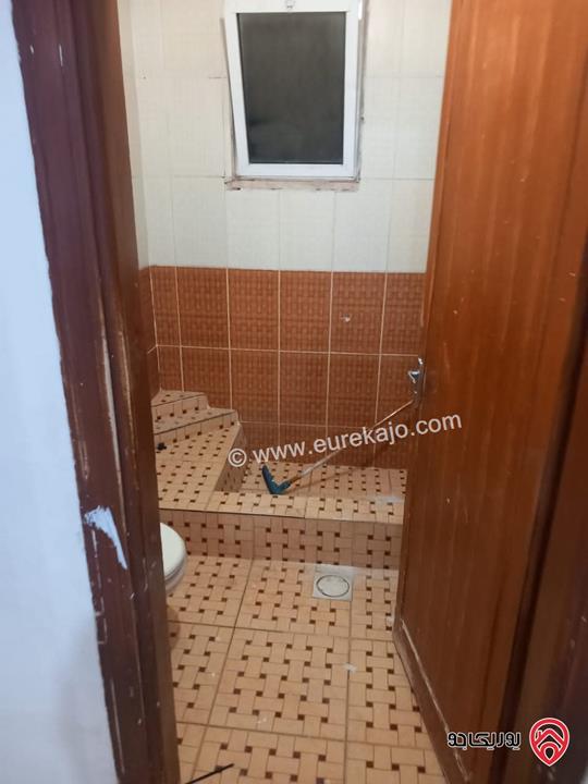 شقة استثمارية مساحة 75م طابق أول للبيع في اربد مقابل مدارس العلوم 
