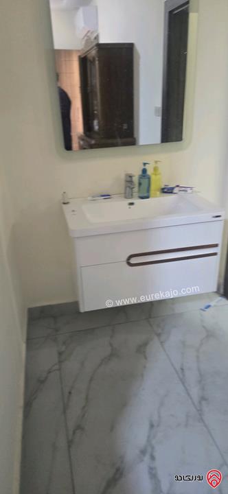 شقة ارضية مساحة قوشان 161م لكن في إضافات على البناء تقريبا 60م حديقة وتراسات 350م للبيع في عمان - الشميساني