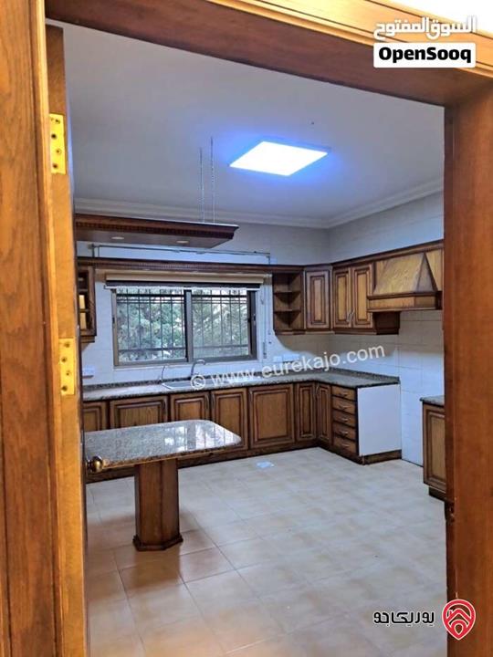 شقة طابق اول مساحة 250م للايجار في عمان - دير غبار