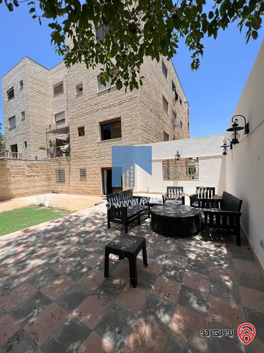 شقة أرضية مفروشة 200م مع حديقة وترسات 150م للبيع في جبل عمان 