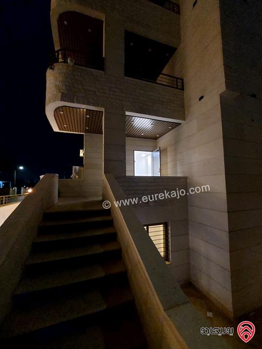شقة طابق ارضي مساحة 240م للبيع في اربد