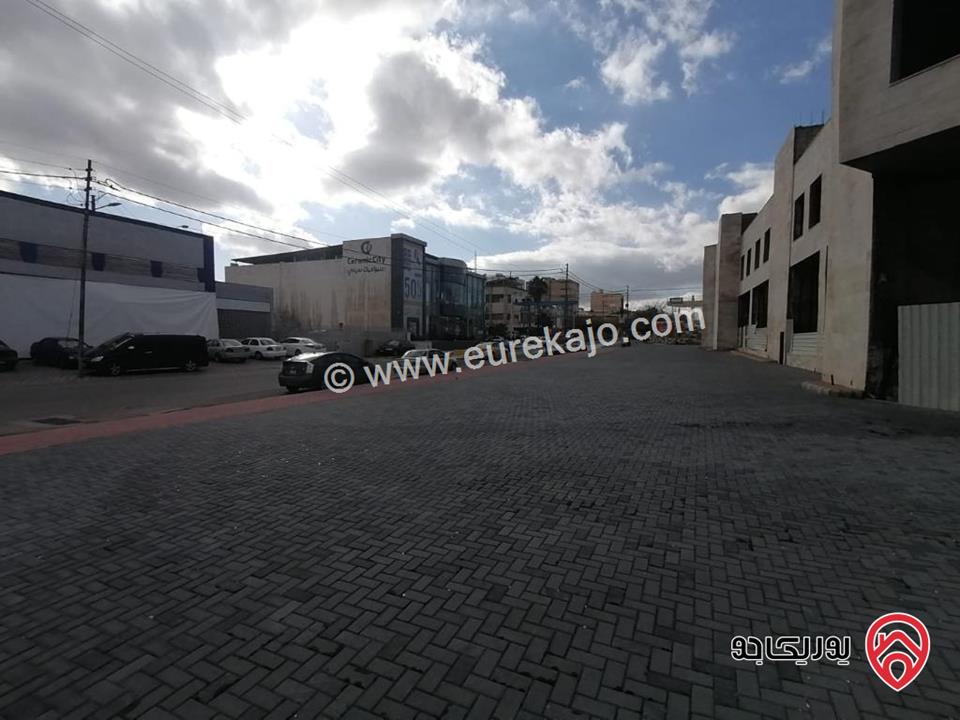 مجمع تجاري بناء 2900م على مساحة أرض واسعة تزيد عن 4 دونم للبيع في المقابلين – شارع القدس – تحت التشطيب