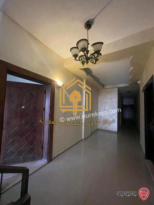 شقة فارغة أرضية مساحة 130م داخلي و 80م خارجي للايجار في عمان - الجبيهة 