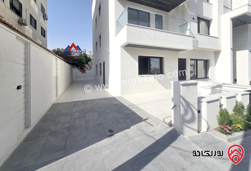 شقة أرضية مساحة 175م مع تراسات واسعة 200م و كراج ومدخل خاص للبيع في عمان - الرابية