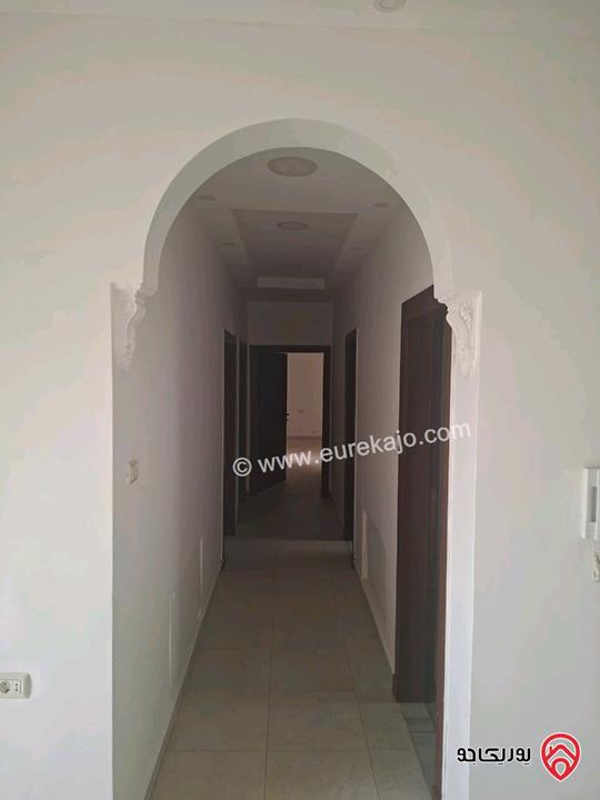 شقة طابق أول مساحة 235 متر شقة للايجار في عمان - شفا بدران (مقابل أكاديمية الفيحاء) مناسبة جدا لطلاب الخليج