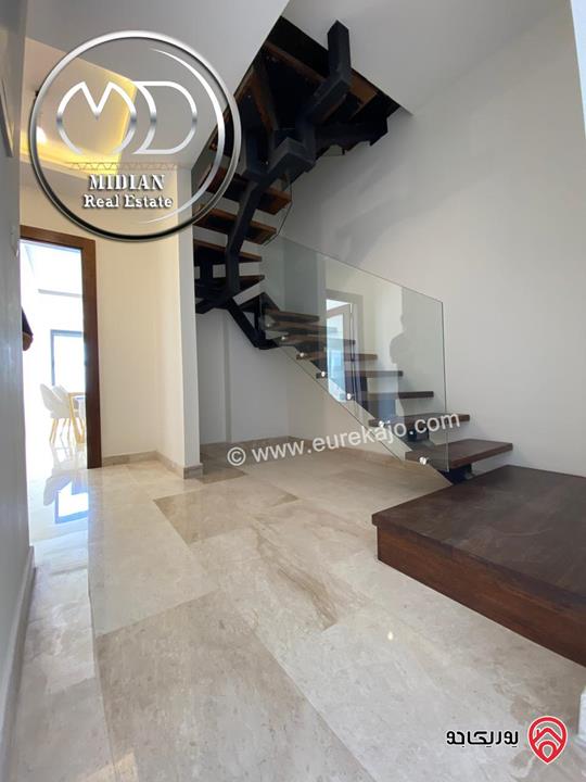 شقة دوبلكس جديدة فارغة للايجار في عمان - ضاحية النخيل طابق اخير مع روف مساحة 250م مع تراسات تشطيبات و ديكورات عصرية فاخرة