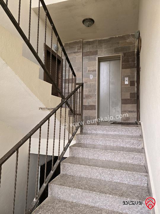 شقة طابق ثاني فني مساحة 137م للبيع في اربد 