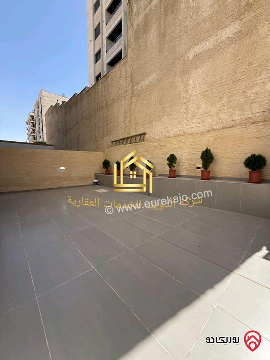 شقة جديدة لم تسكن طابق ارضي مساحة 160م داخلي و 100م خارجي للايجار في عمان - طريق المطار 