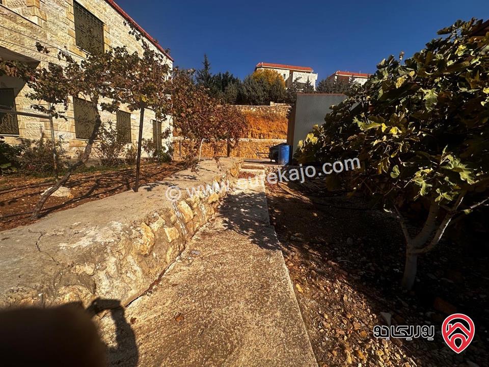 مزرعة فيها فيلا عدد 2 مساحة كل فيلا 300م على أرض 14 دونم للبيع في جرش