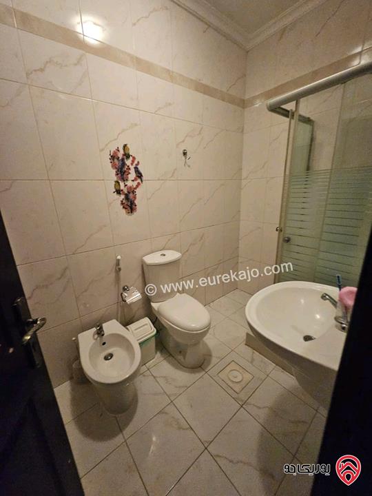 شقه طابق ارضي مساحة 150م مع حديقة 100م للبيع في عمان - الرابية 