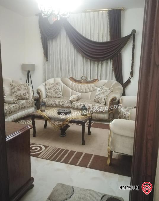 شقة مساحة 96م طابق ثالث للبيع في الجبل الأخضر 