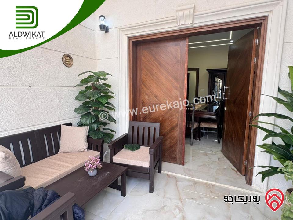 فيلا مستقلة للبيع في ناعور / شارع السلام مساحة الارض 900م ومساحة البناء 1000م ومساحة الحديقة 300م ومساحة الترس 100م