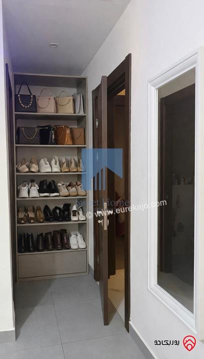 شقة فاخرة طابق ثالث مع روف دوبلكس مساحة 229م للبيع في عمان - الجندويل