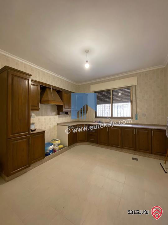 شقة أرضية مميزة  186م مع حديقة وترسات 150م للبيع في عمان - الجندويل