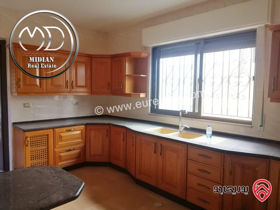 شقة ارضية فارغة للايجار في عمان - الصويفية مساحة 200م مع ترس و حديقة 150م سوبر ديلوكس بسعر مميز