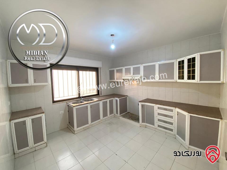 شقة للبيع في عمان - ام السماق مساحة 165م طابق ثالث تشطيبات سوبر ديلوكس اطلالة جميلة بسعر مميز جداً