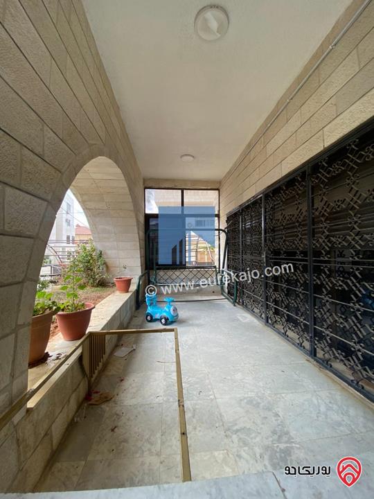 شقة طابقية أرضية مميزة للبيع في أم أذينة - قرب سوق الذهب 500م مع حديقة وترسات 300م