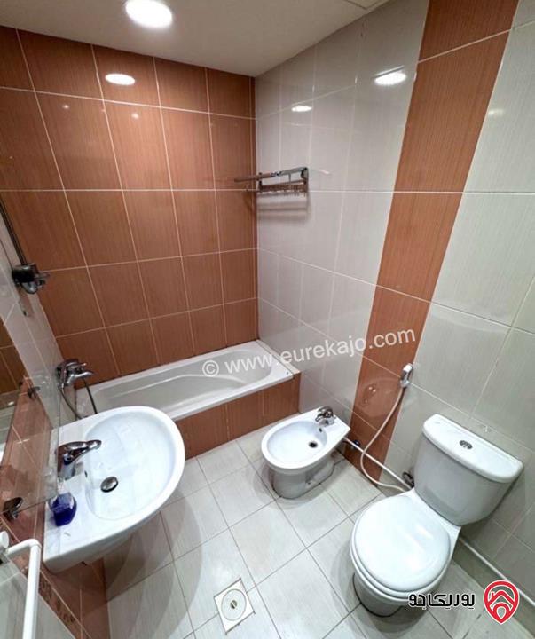 شقة أرضية مساحة 190م داخلي و 150م خارجي للايجار في عمان - خلدا