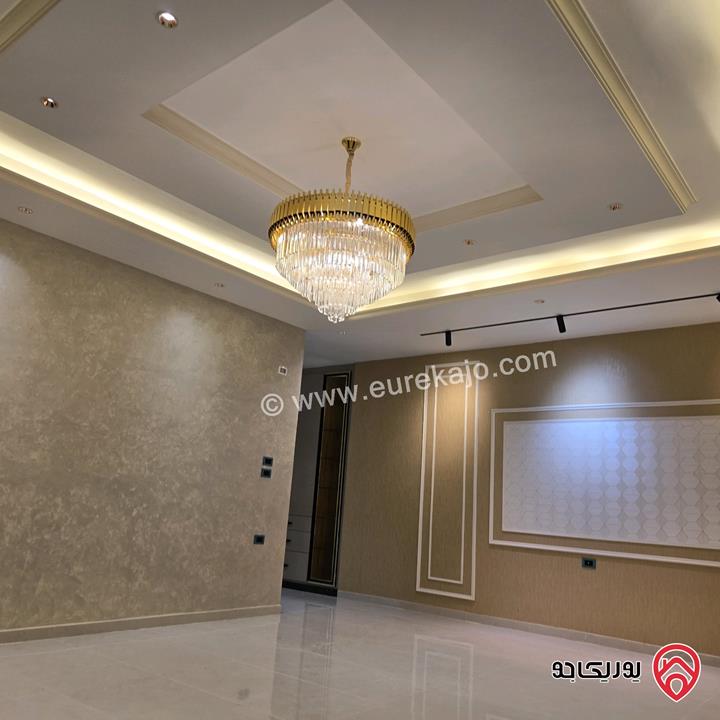 فيلا سوبر ديلوكس مساحة 300م على أرض 550م للبيع في الزرقاء - ضاحية المدينة المنورة